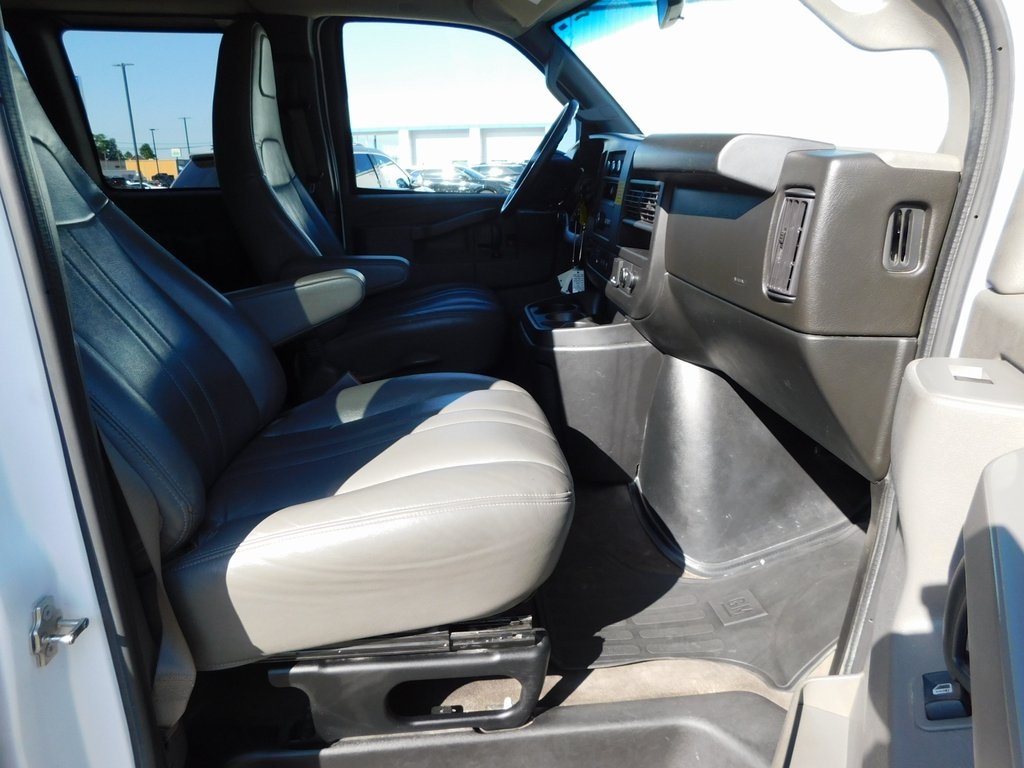 2022 Chevrolet Express 3500 LS photo 12