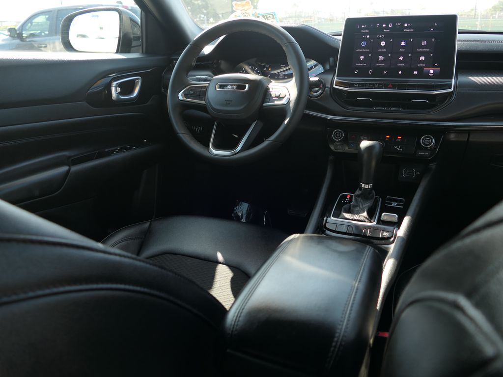 2025 Jeep Compass Latitude photo 17