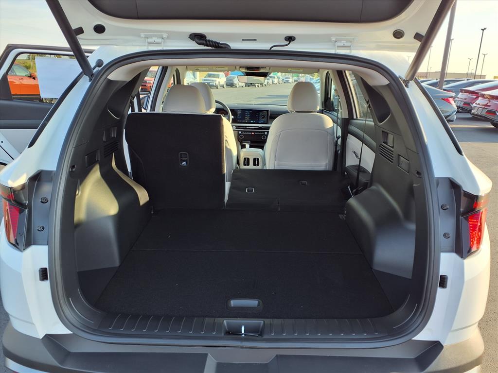 2026 Hyundai Tucson SEL photo 3