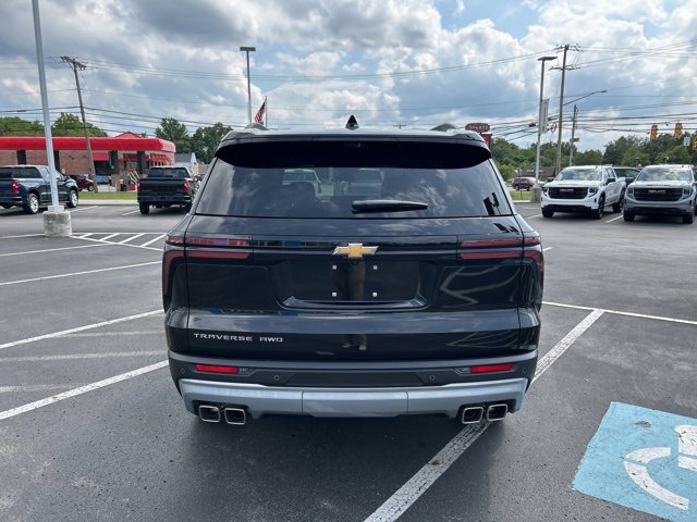 2026 Chevrolet Traverse photo 3