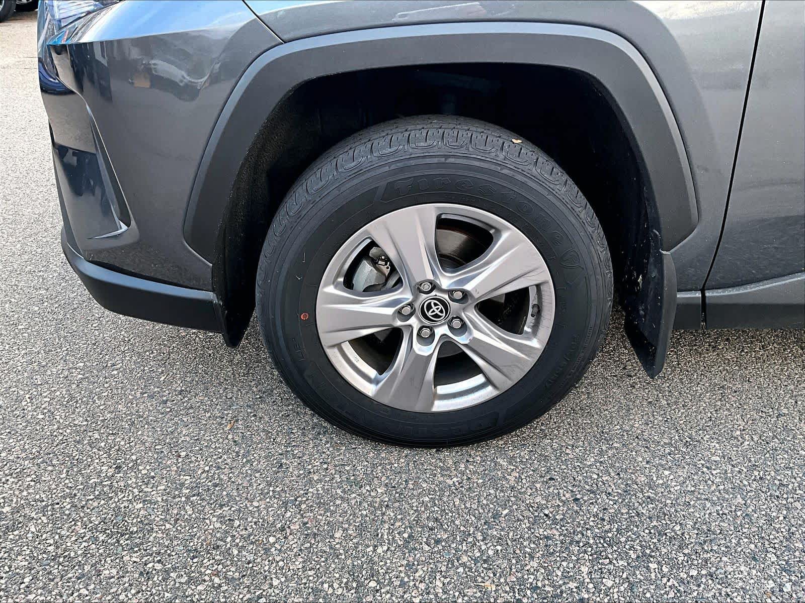 2022 Toyota RAV4 XLE photo 4