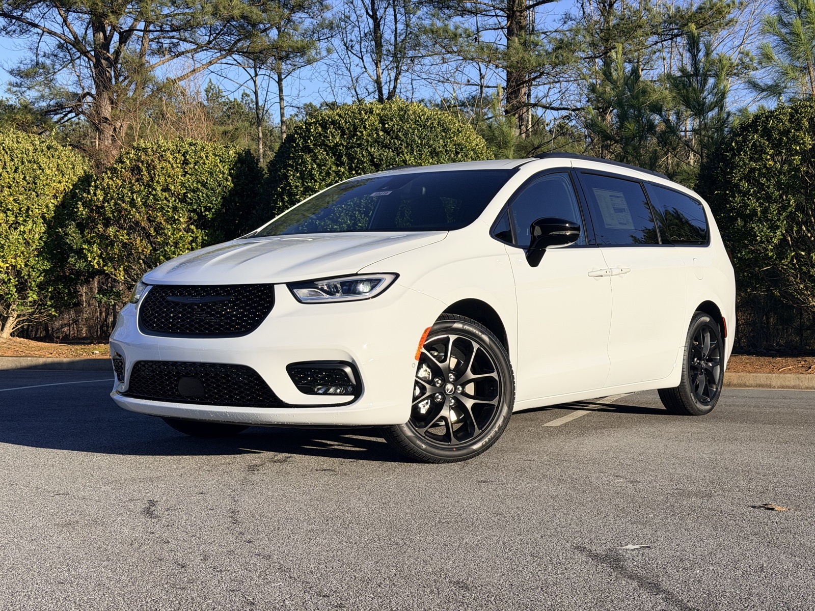 2026 Chrysler Pacifica Select's photo