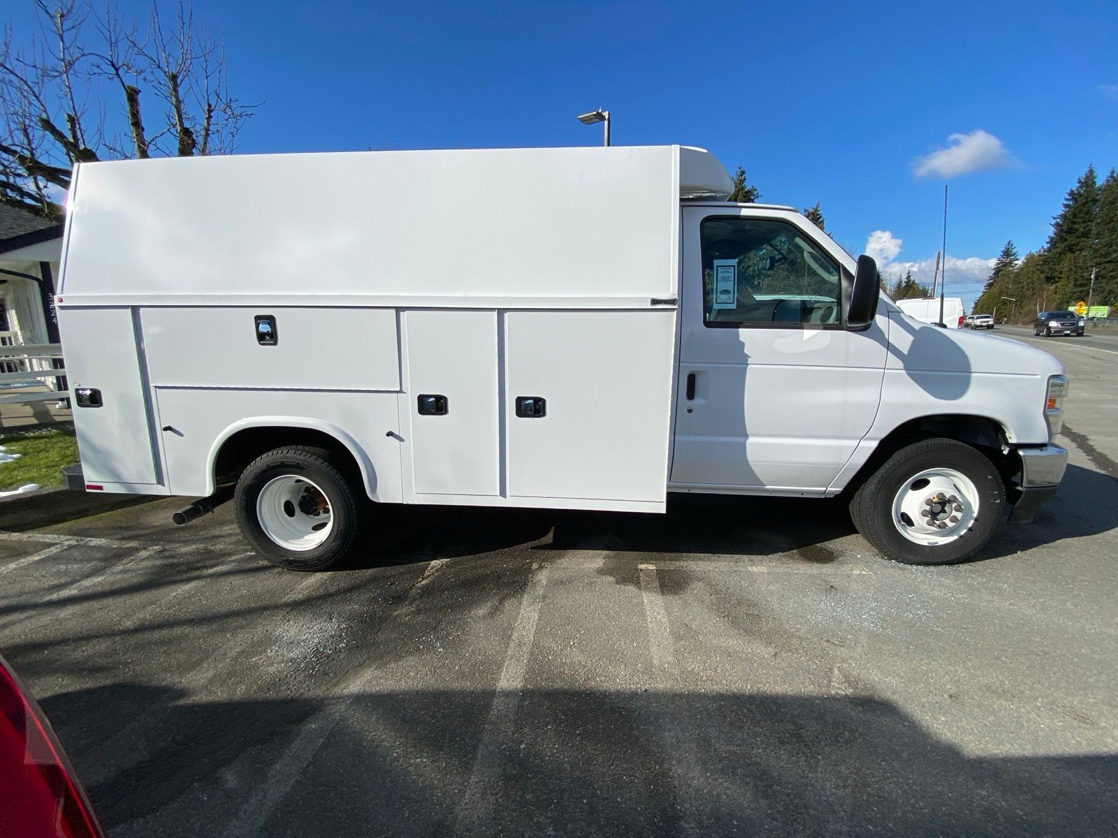 2025 Ford E-350 photo 4