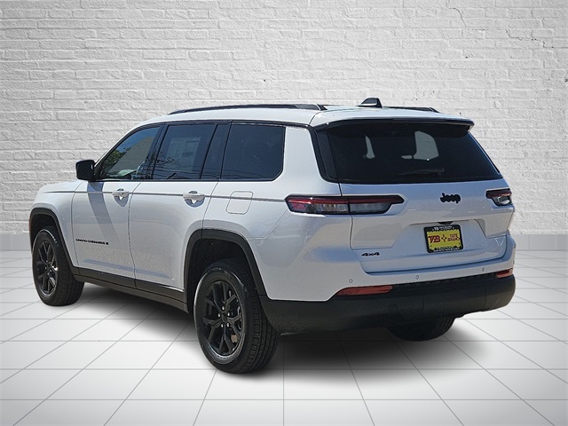 2025 Jeep Grand Cherokee Altitude photo 3