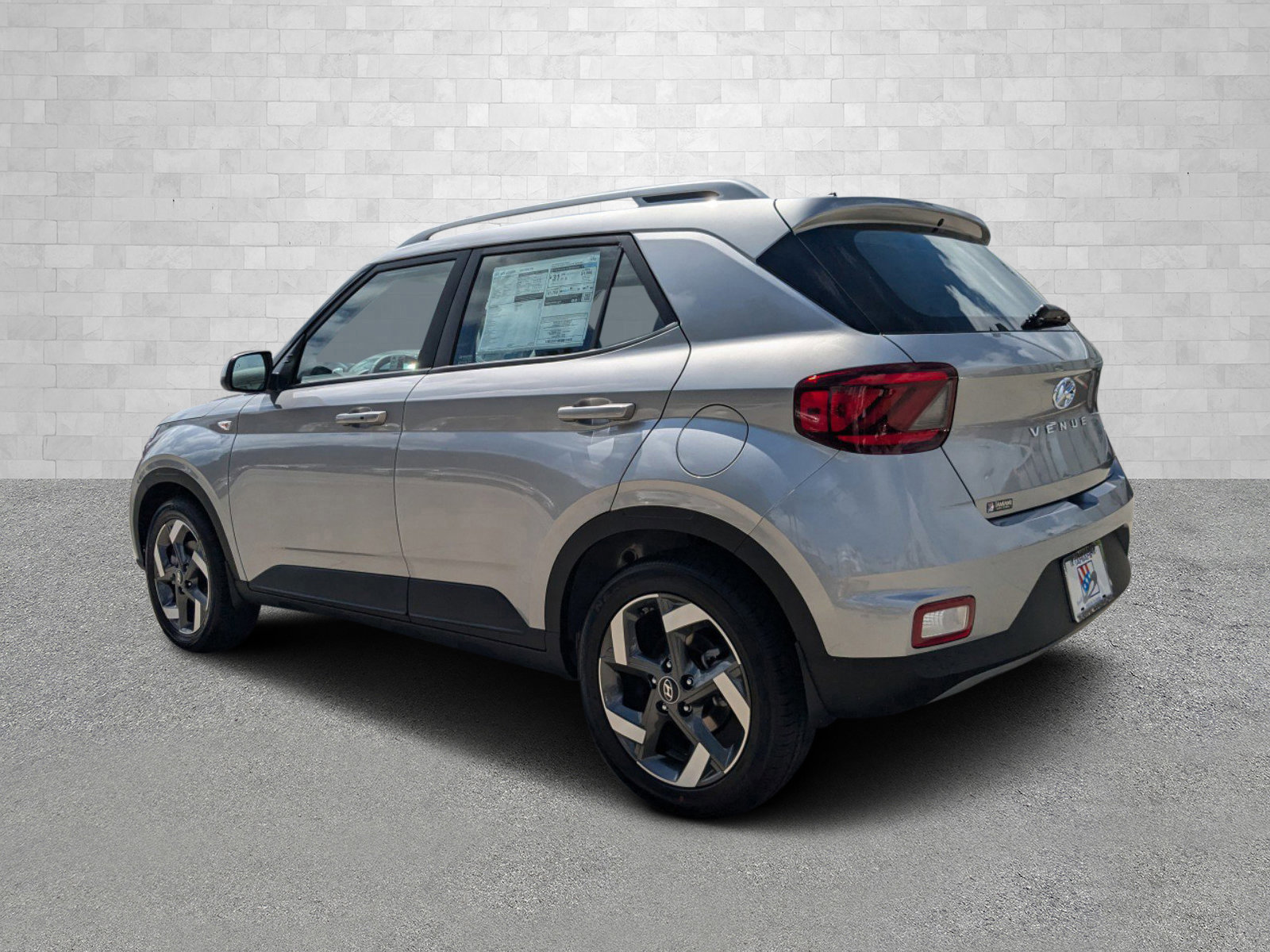 2025 Hyundai Venue SEL photo 3