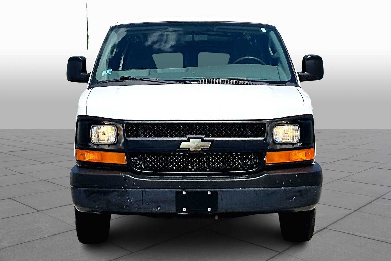 2017 Chevrolet Express 2500 Cargo photo 3