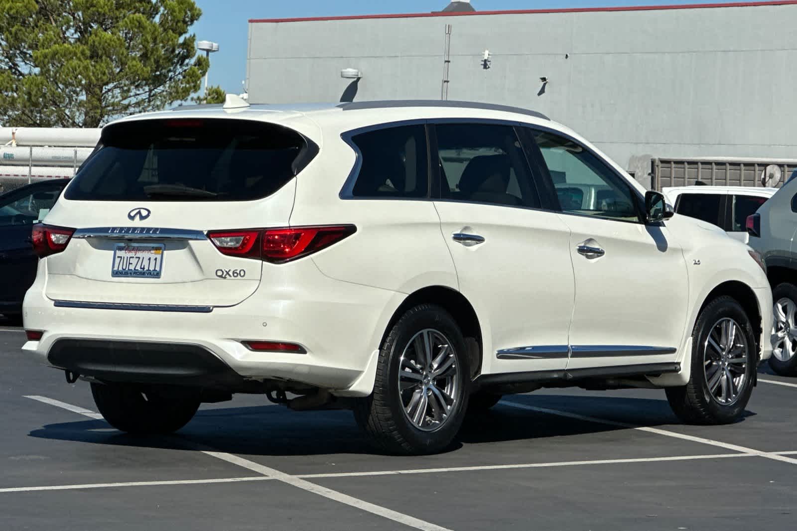 2016 Infiniti QX60 photo 2