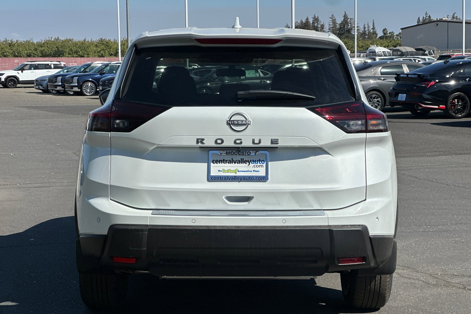 2026 Nissan Rogue SV photo 4