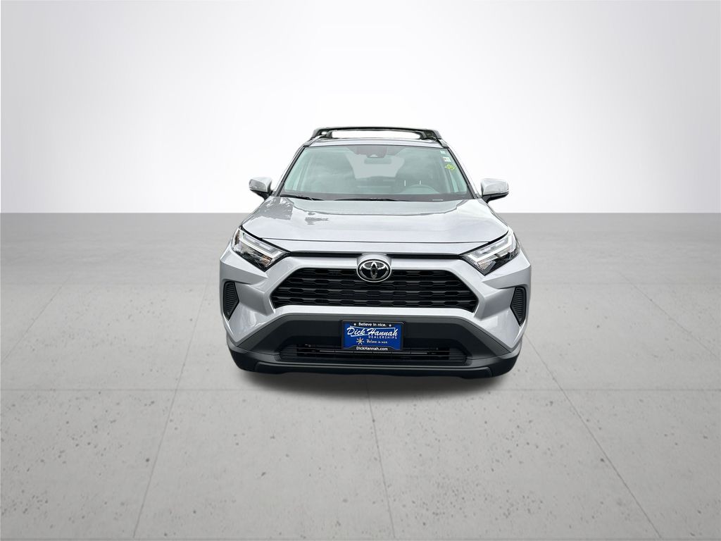 2025 Toyota RAV4 XLE photo 3