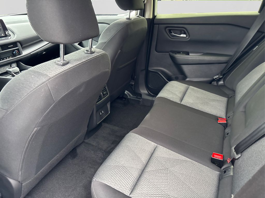 2025 Nissan Rogue SV photo 8