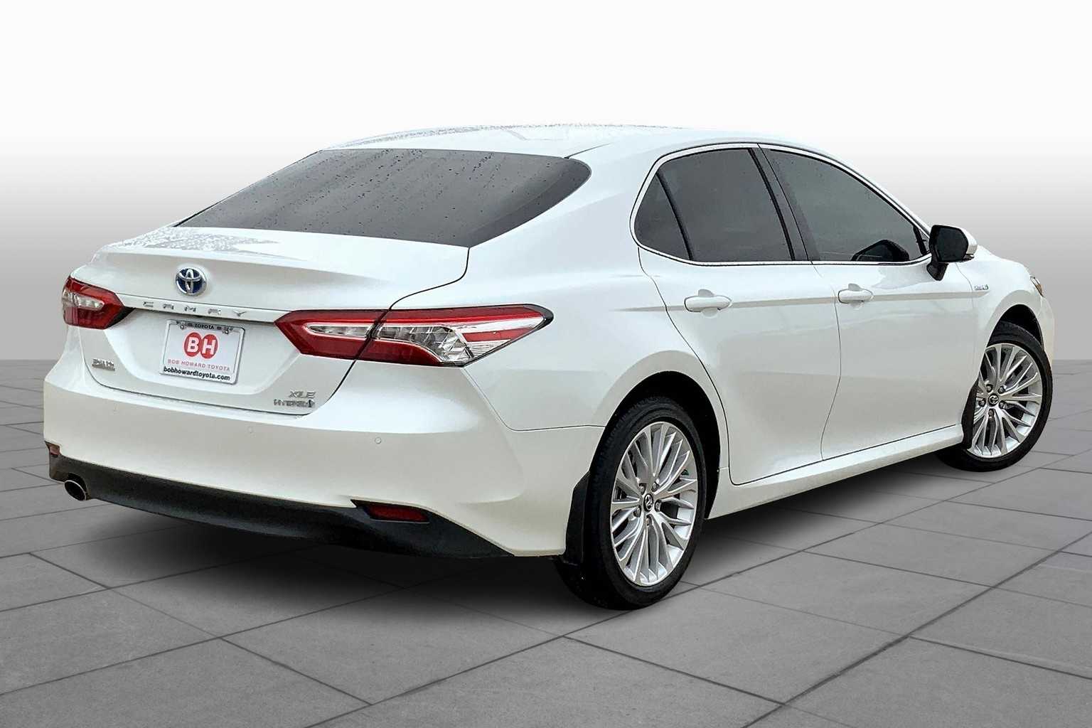 2018 Toyota Camry Hybrid XLE photo 11