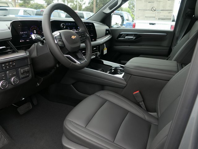 2026 Chevrolet Suburban LT photo 9