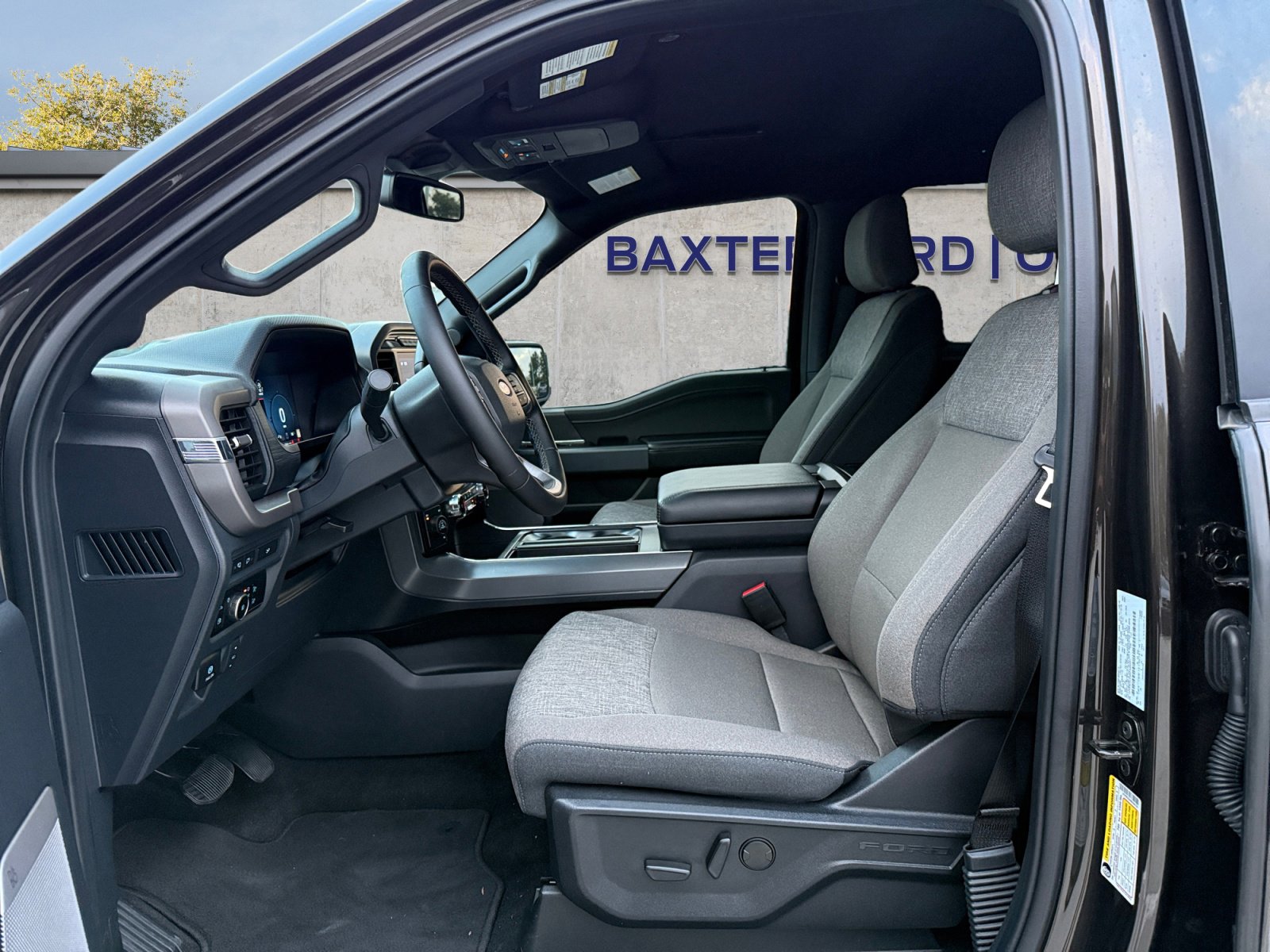 2024 Ford F-150 XLT photo 2