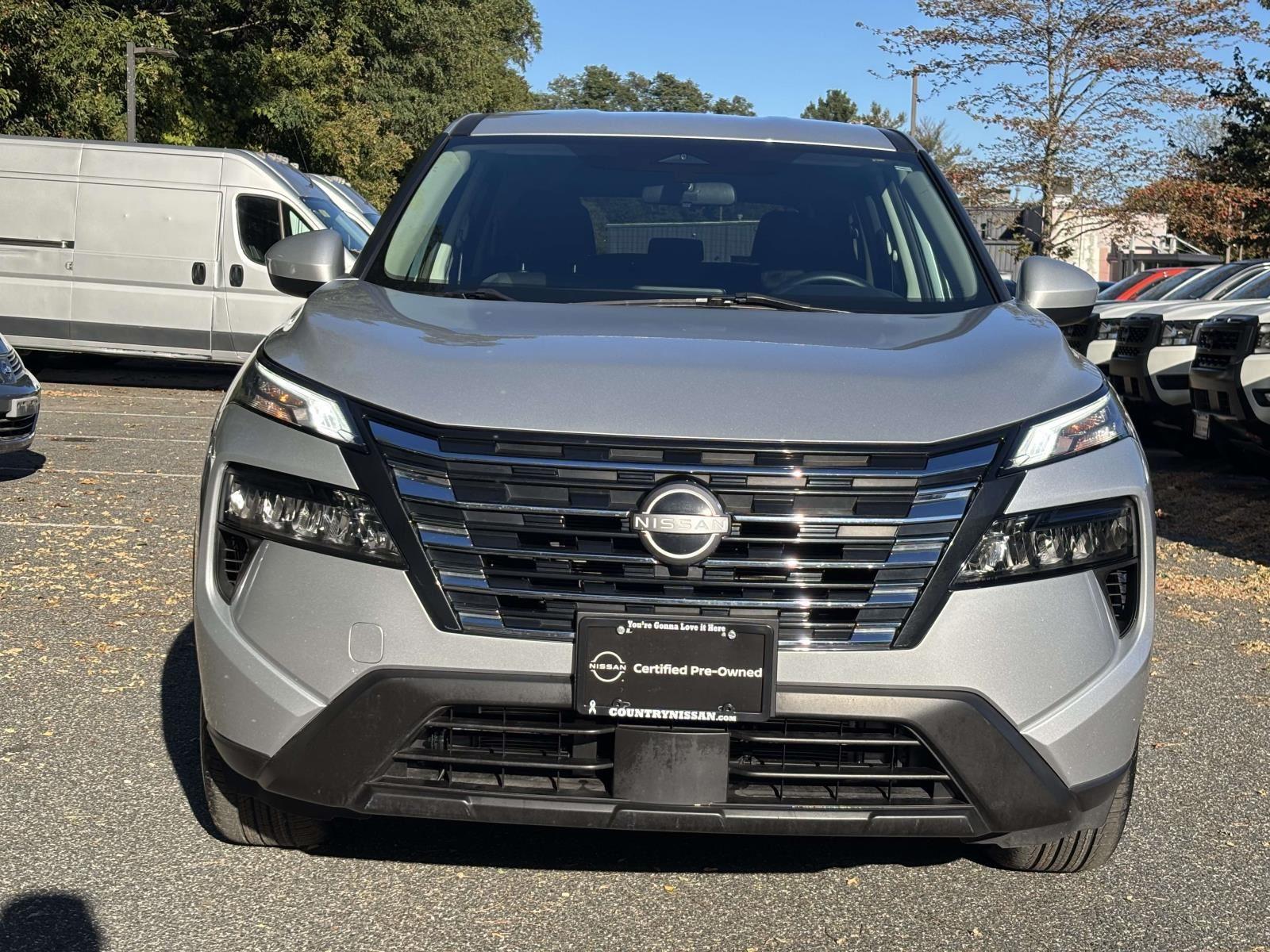 2024 Nissan Rogue SV photo 2