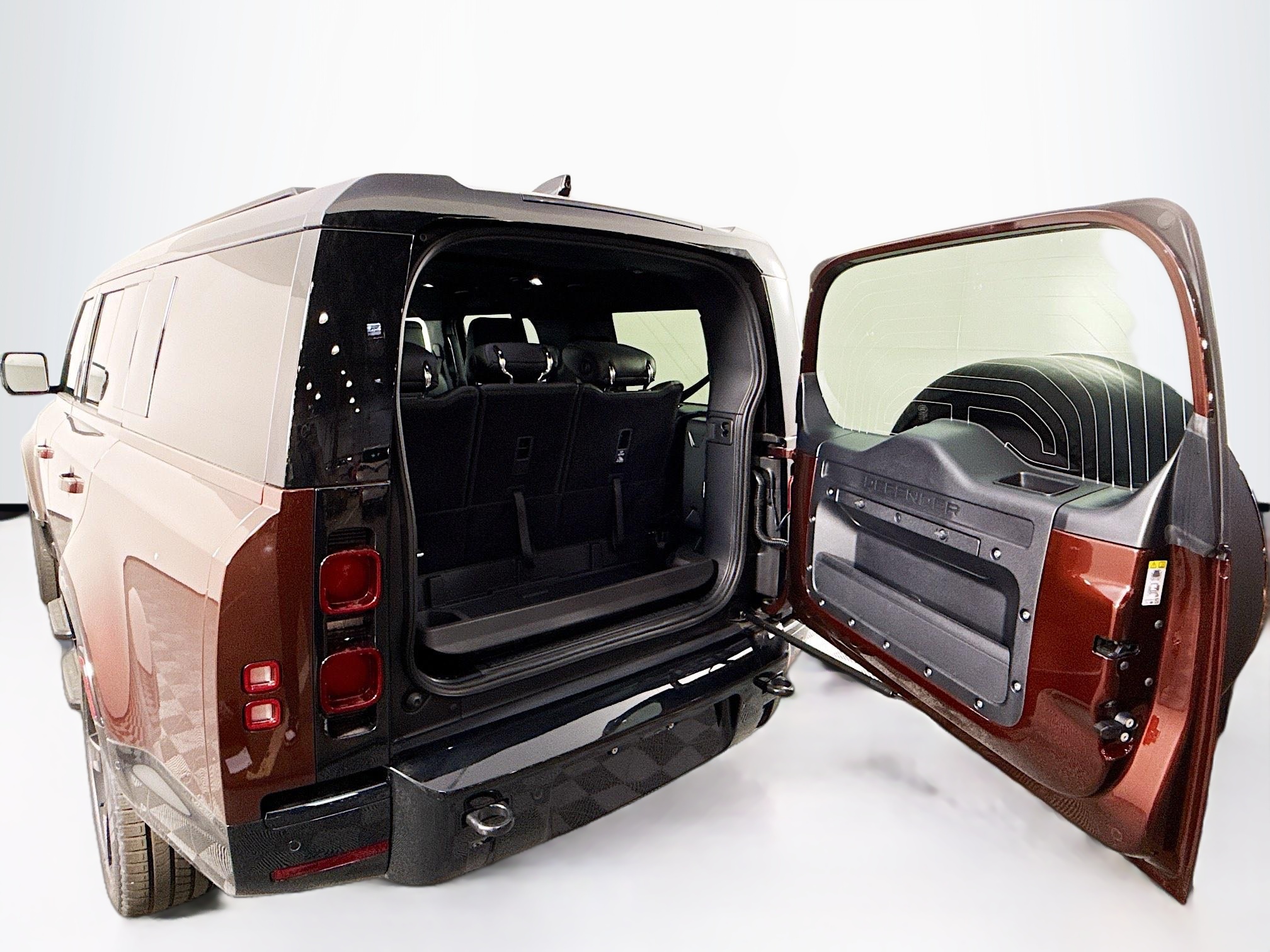 2025 Land Rover Defender 130 X-Dynamic SE photo 3