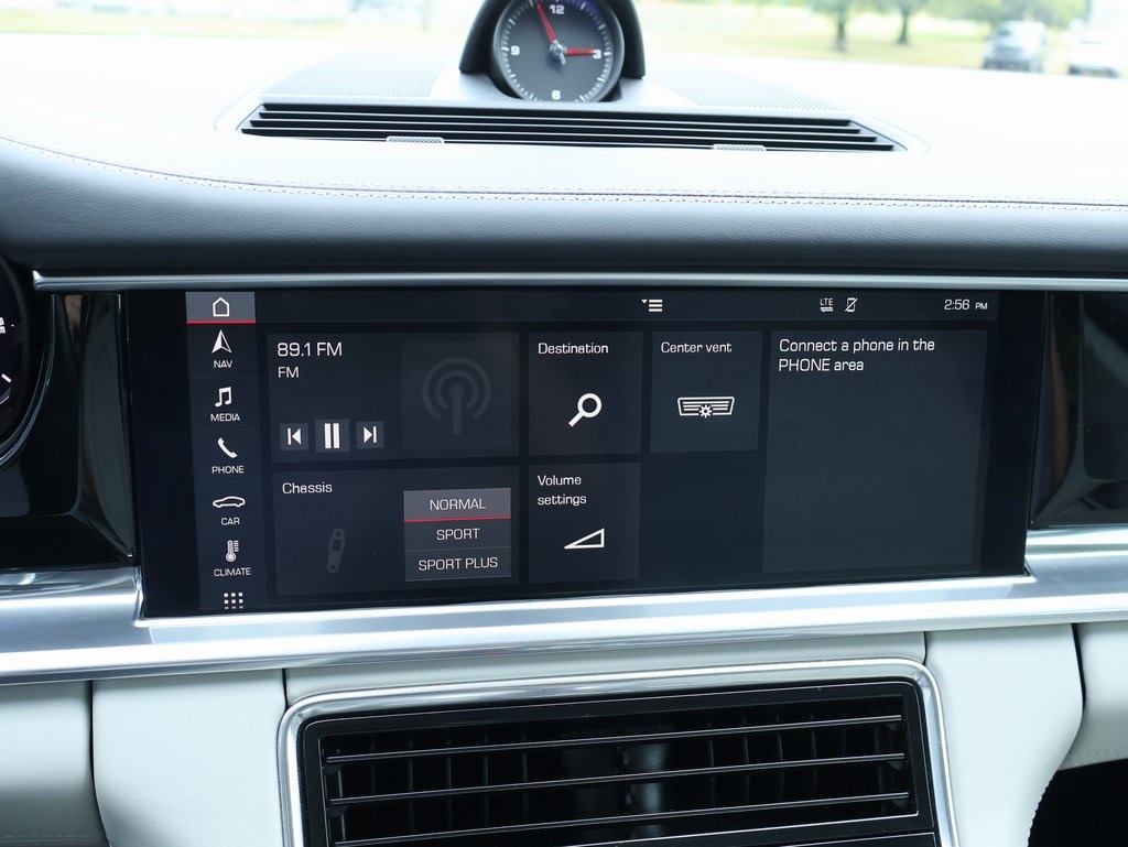 2018 Porsche Panamera Base 4 photo 22