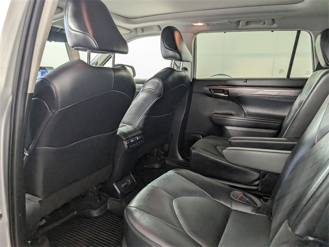 2022 Toyota Highlander Platinum photo 15