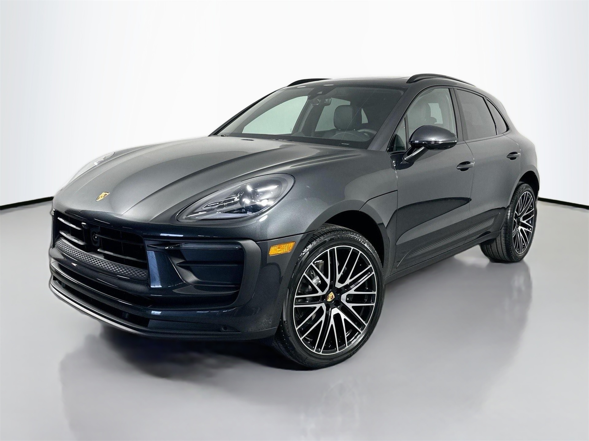 2026 Porsche Macan Base's photo