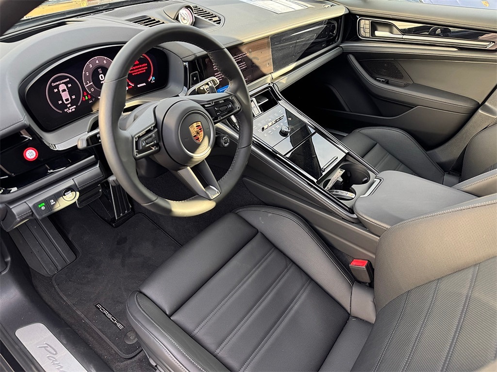 2024 Porsche Panamera photo 4