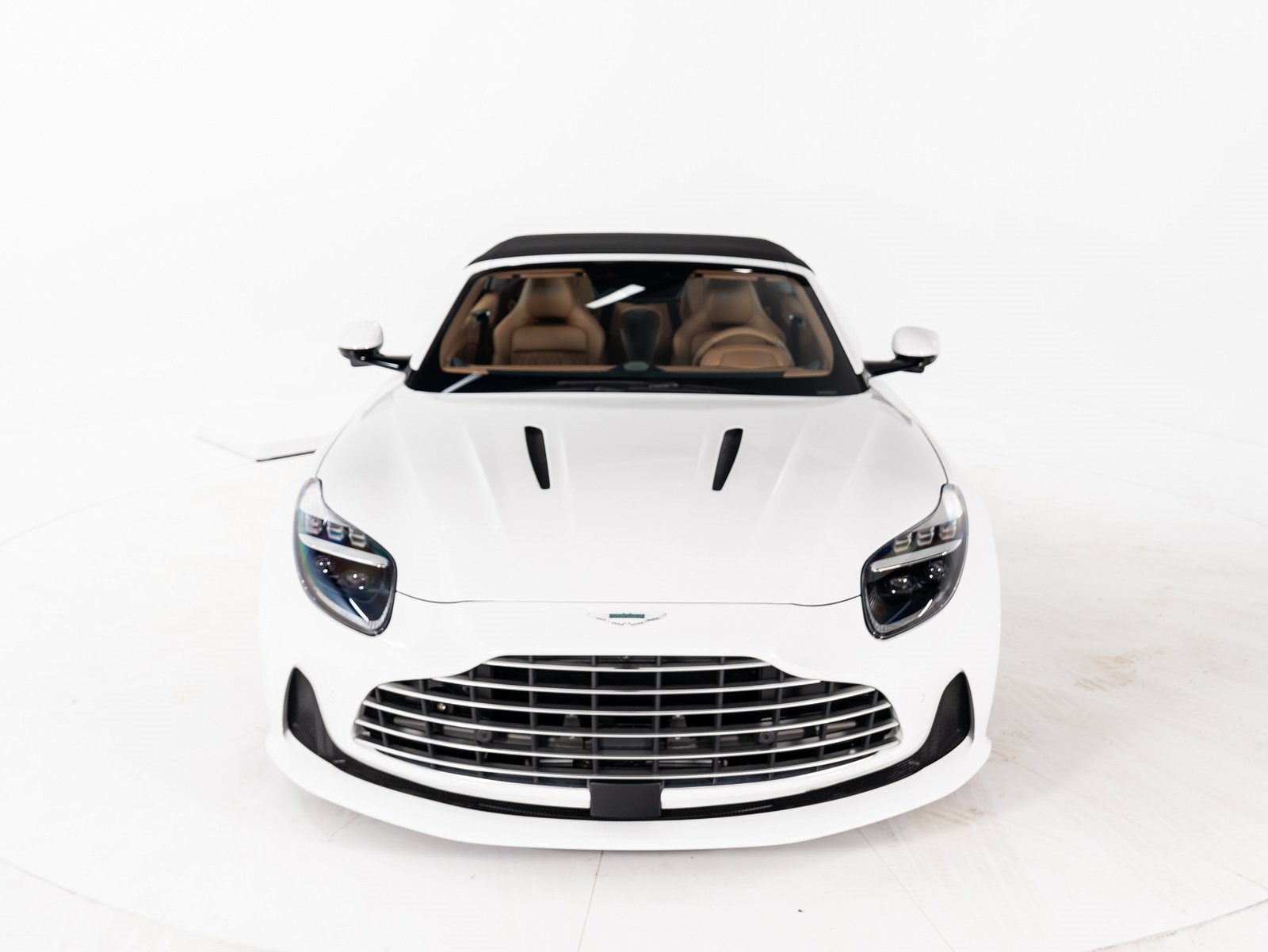 2025 Aston Martin DB12 photo 9