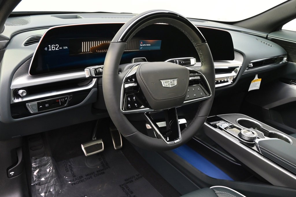 2025 Cadillac Lyriq Luxury photo 11