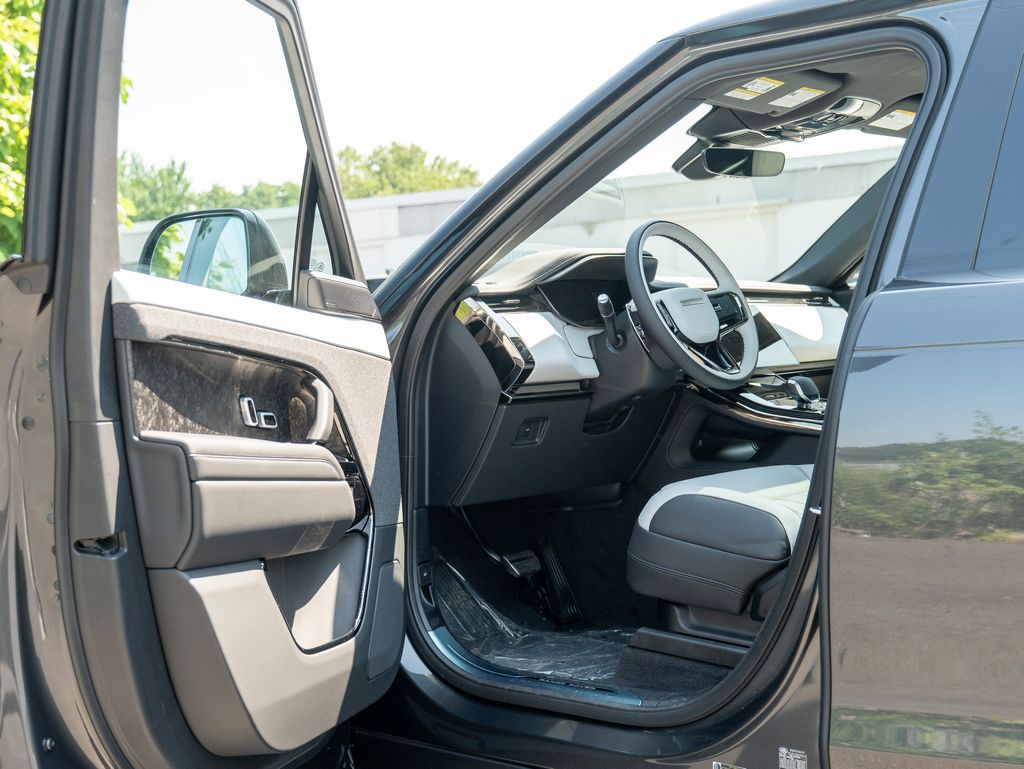 2025 Land Rover Range Rover Sport SE photo 10