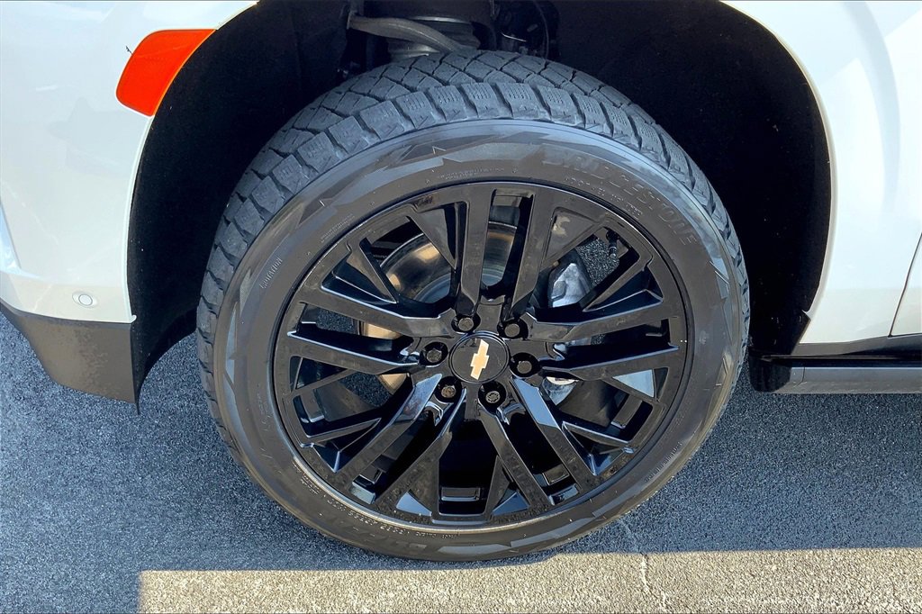 2023 Chevrolet Suburban High Country photo 8