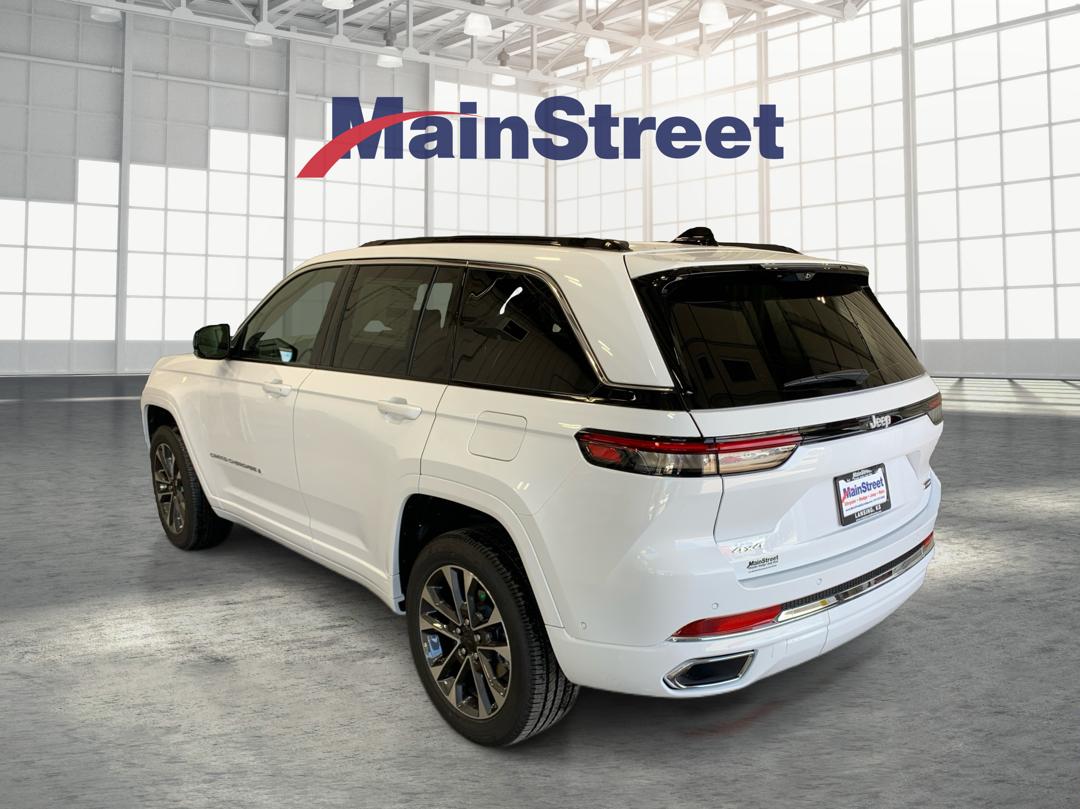 2025 Jeep Grand Cherokee Overland photo 3
