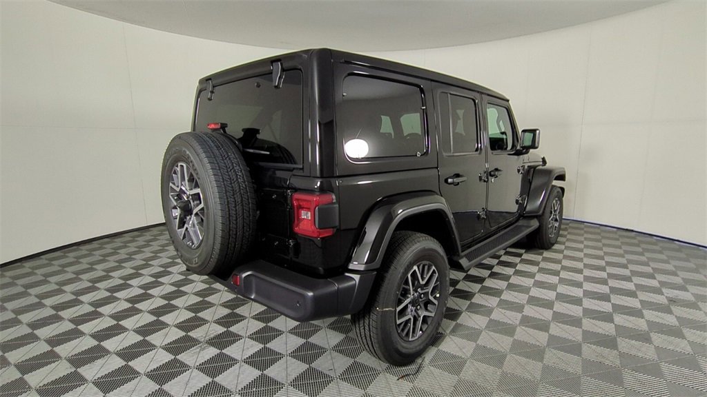 2025 Jeep Wrangler Sahara photo 3