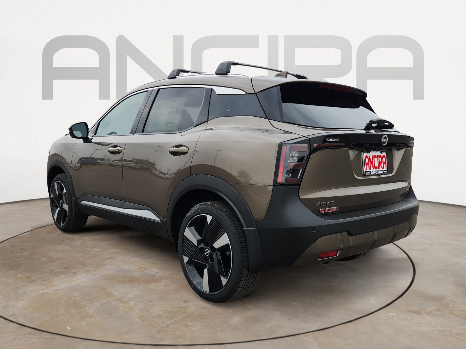 2026 Nissan Kicks SR photo 4