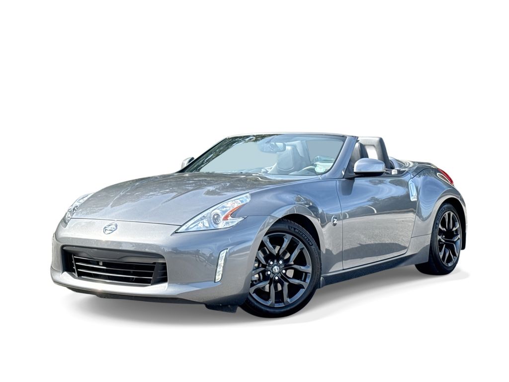 2015 Nissan 370Z Touring's photo