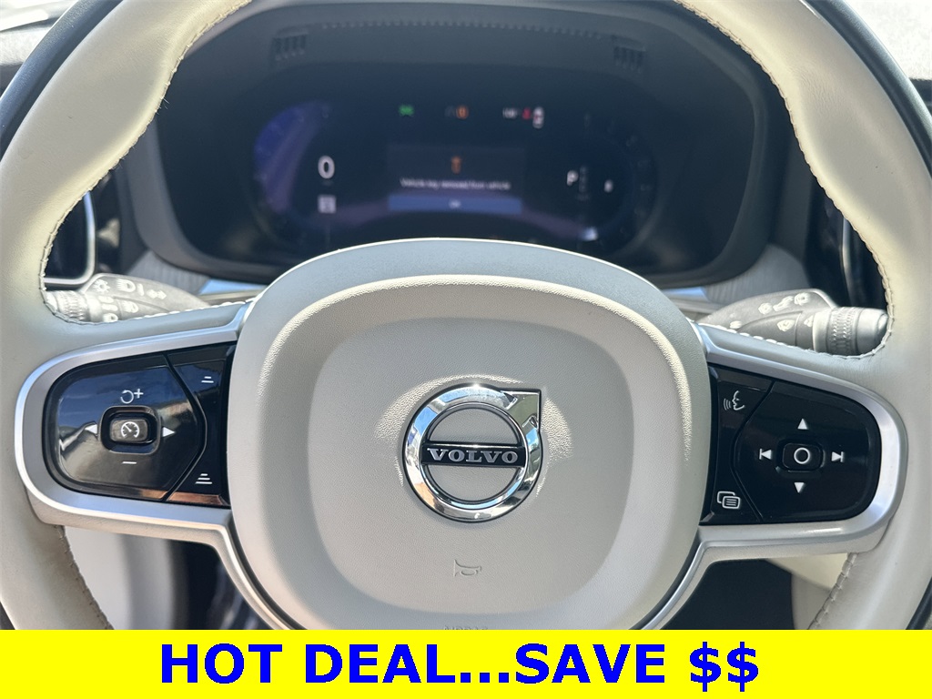 2023 Volvo XC60 B5 Plus photo 17