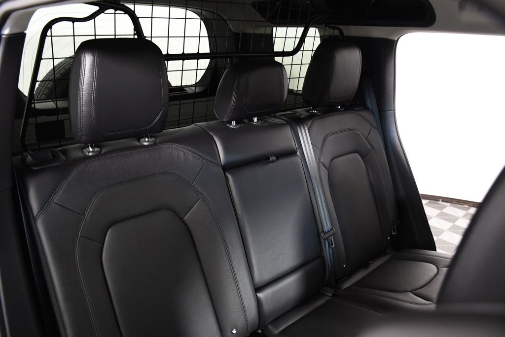 2023 Land Rover Defender 110 SE photo 23