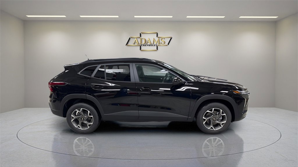 2025 Chevrolet Trax LT photo 6