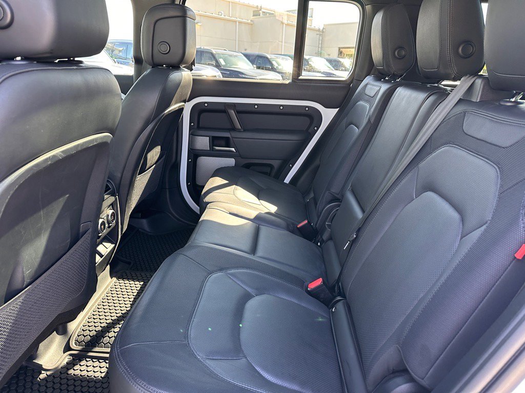 2023 Land Rover Defender 130 X-Dynamic SE photo 12