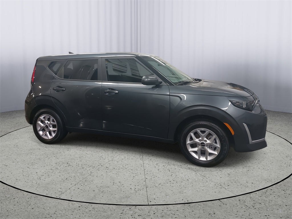 2025 Kia Soul LX photo 2