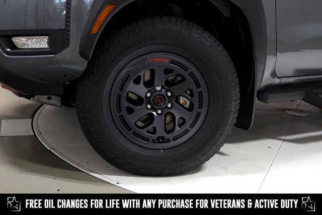 2025 Nissan Frontier PRO-4X photo 2