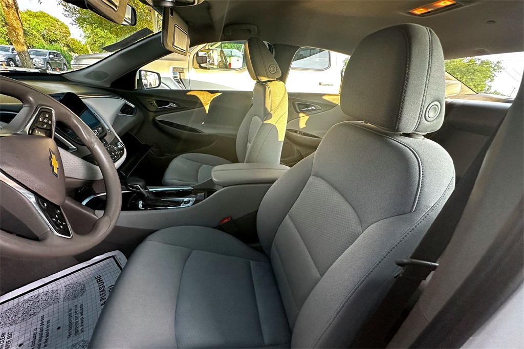 2025 Chevrolet Malibu 1LT photo 6