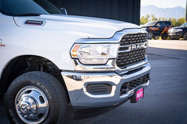 2024 Ram 3500 SLT photo 4