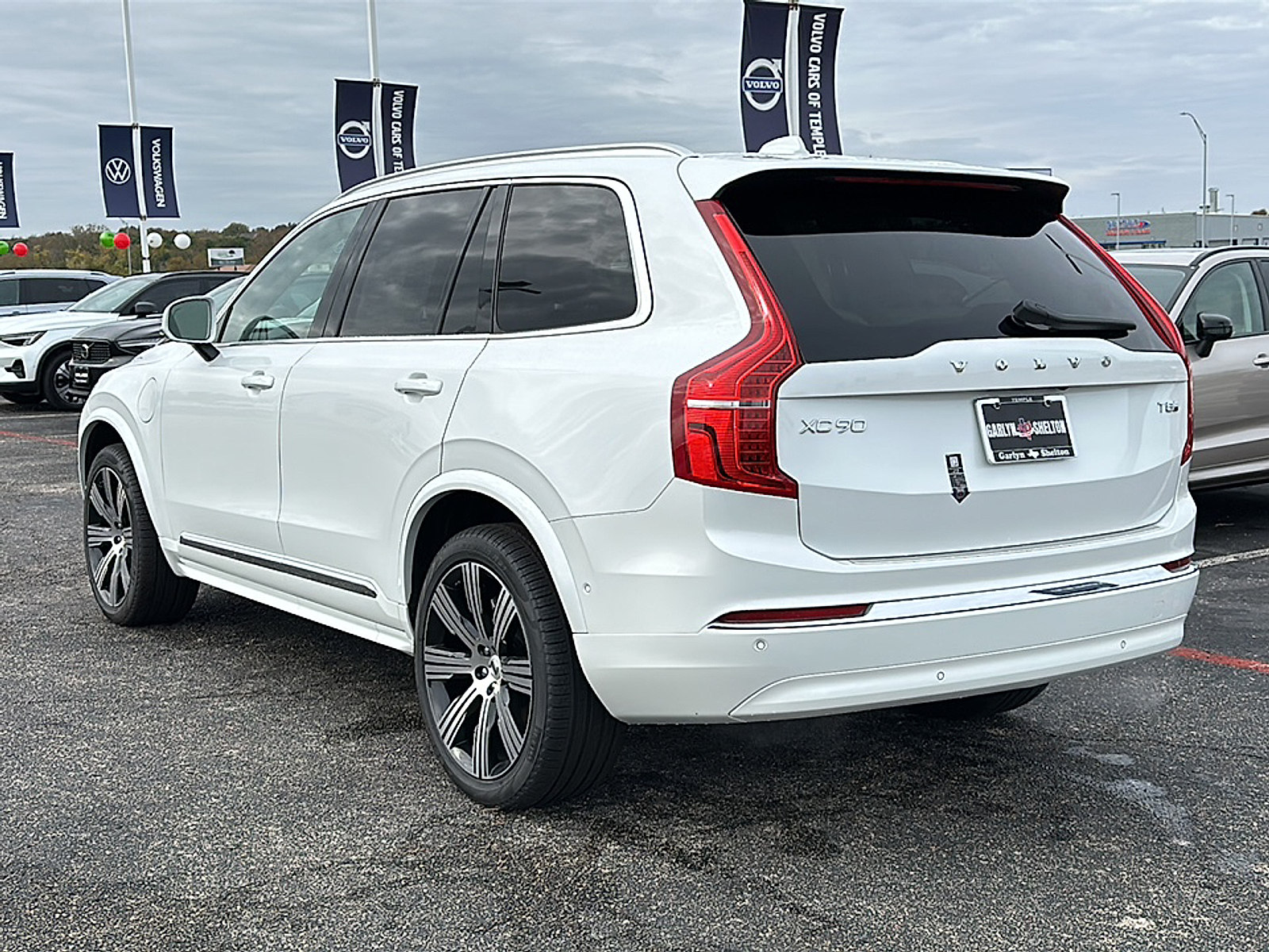 New 2025 Crystal White Volvo T8 Plus 7-Seater image 7