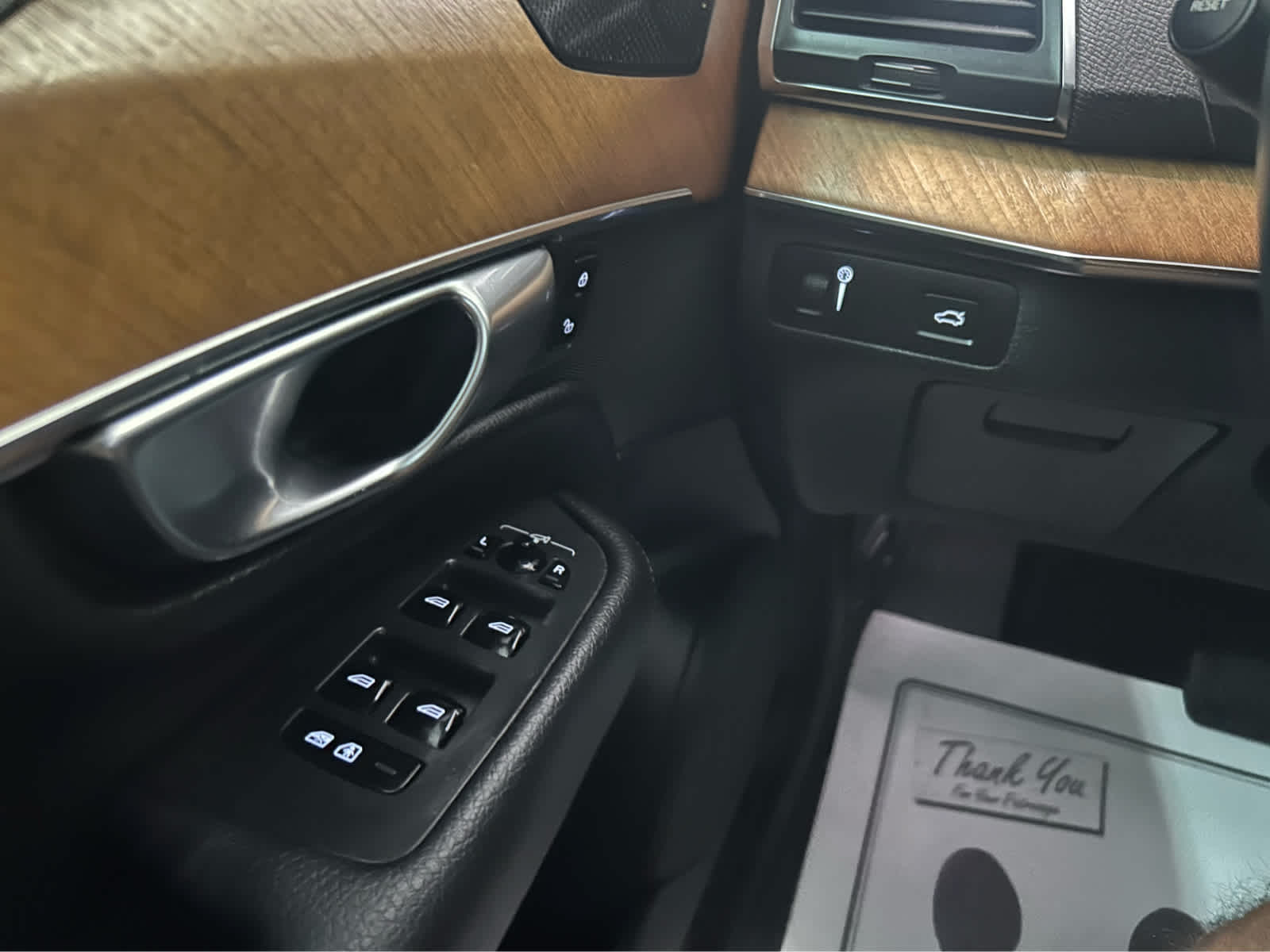 2022 Volvo XC90 Momentum photo 8