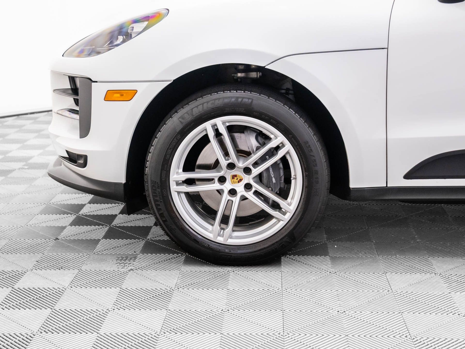 2021 Porsche Macan Base photo 32