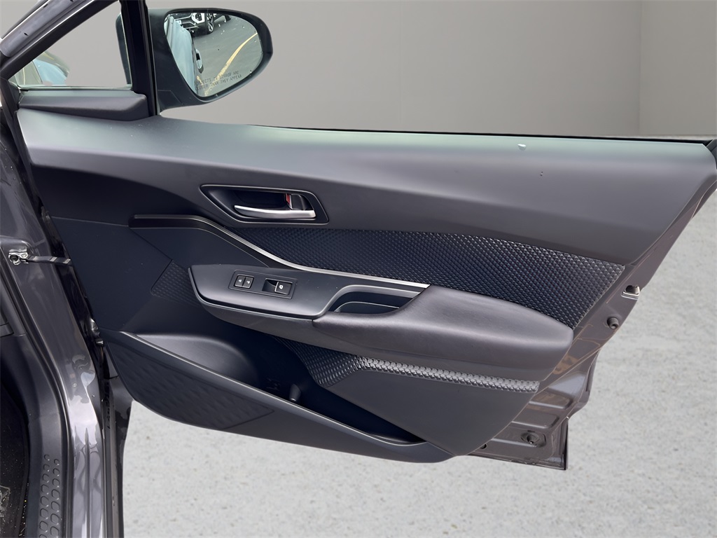 2018 Toyota C-HR XLE photo 25