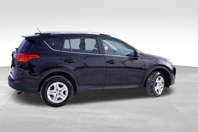 2013 Toyota RAV4 LE photo 4