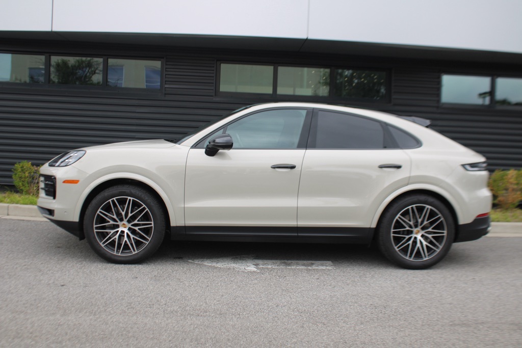 2025 Porsche Cayenne Coupe Base photo 2