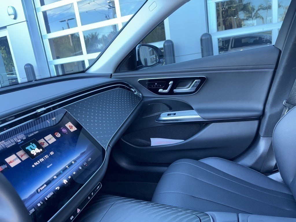 2025 Mercedes Benz E 350 photo 4