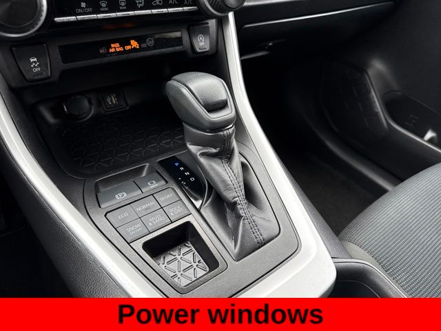 2024 Toyota RAV4 LE photo 6