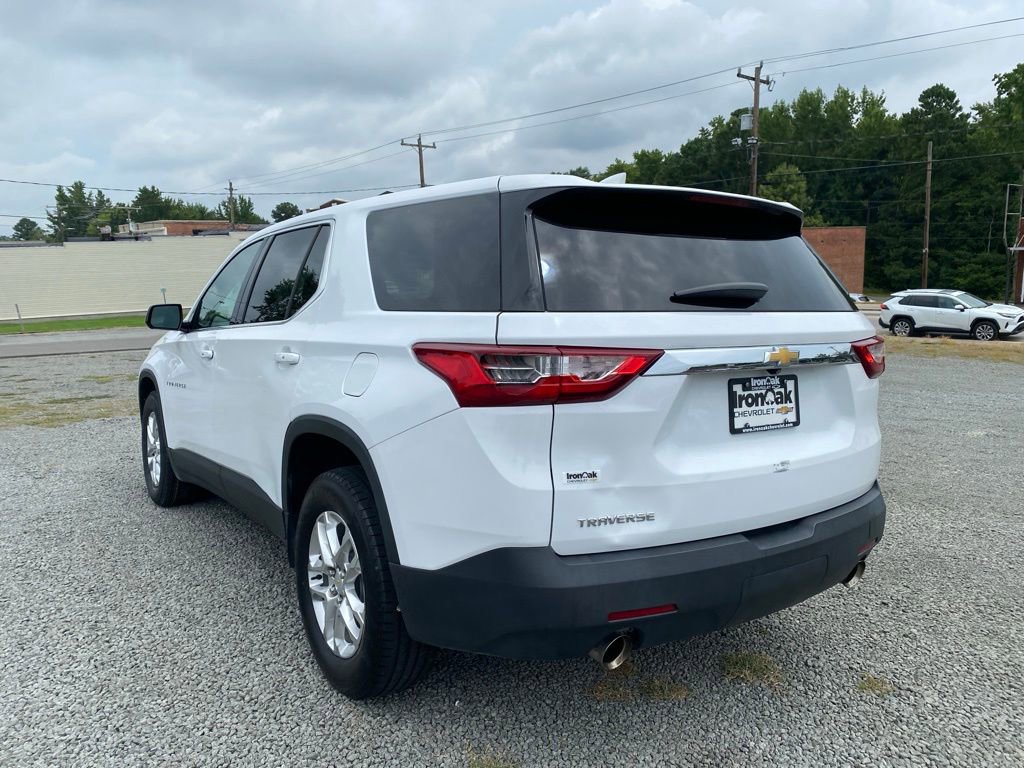 2021 Chevrolet Traverse LS photo 3
