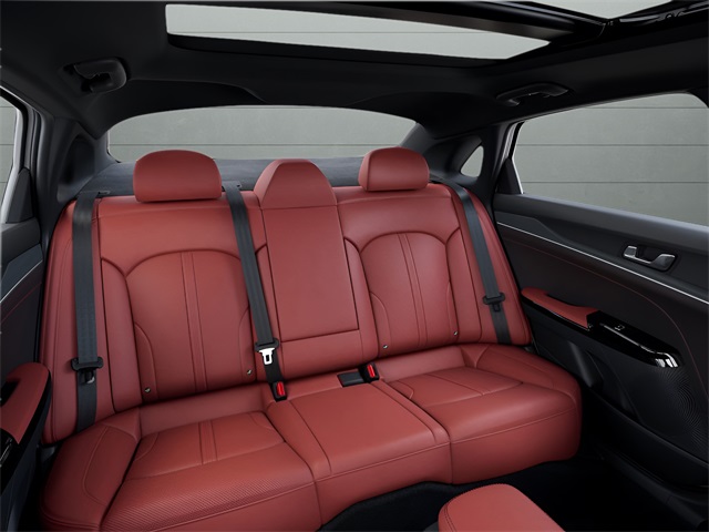 2025 Kia K5 GT-Line photo 4