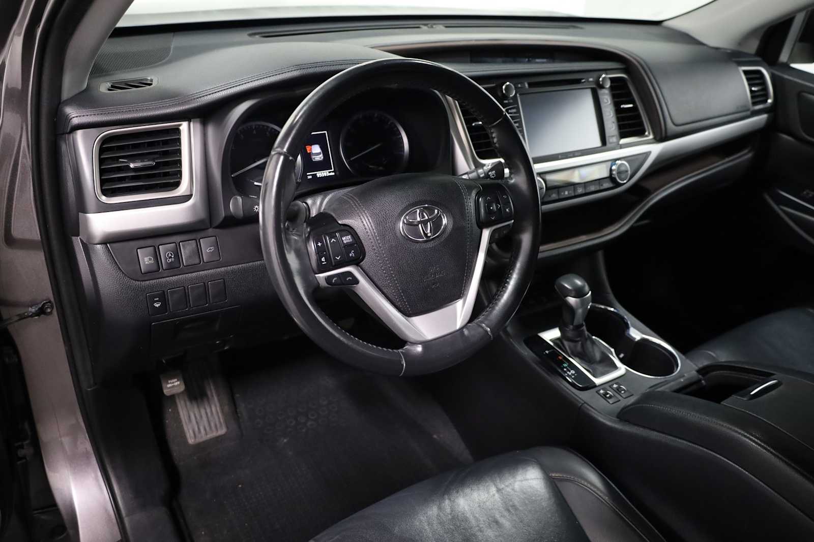 2019 Toyota Highlander SE XLE photo 4